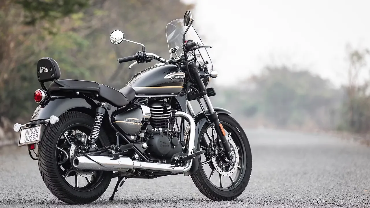 Royal Enfield Meteor 350 (2023) - Rear Cruiser Angle